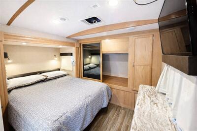 2019 Winnebago Minnie Plus 30RLSS - Photo 8 - Puyallup, WA 98373