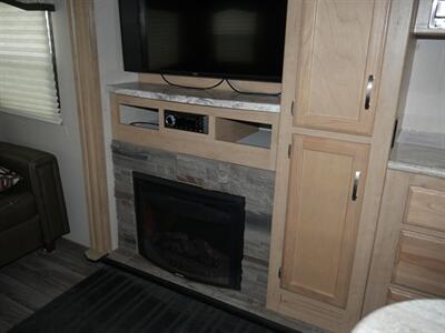2019 Winnebago Minnie Plus 30RLSS - Photo 7 - Puyallup, WA 98373