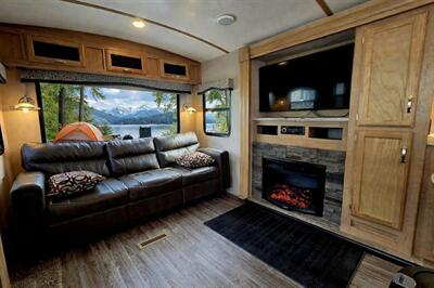 2019 Winnebago Minnie Plus 30RLSS - Photo 5 - Puyallup, WA 98373