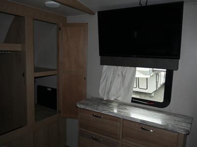 2019 Winnebago Minnie Plus 30RLSS - Photo 13 - Puyallup, WA 98373