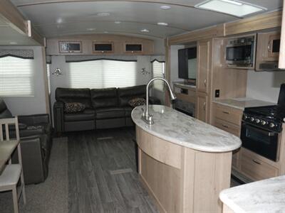 2019 Winnebago Minnie Plus 30RLSS - Photo 14 - Puyallup, WA 98373