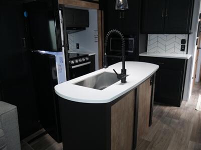 2022 Keystone Outback 330RL   - Photo 6 - Puyallup, WA 98373