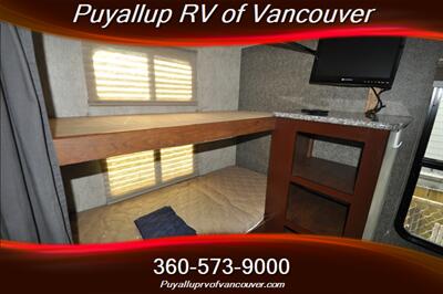 2015 KEYSTONE RV PASSPORT G.T. 3320BH   - Photo 21 - Vancouver, WA 98682-4901
