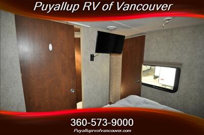 2015 KEYSTONE RV PASSPORT G.T. 3320BH   - Photo 15 - Vancouver, WA 98682-4901