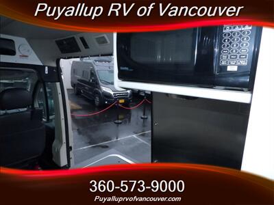 2016 ROADTREK ZION SRT CLASS B CONVERSI   - Photo 14 - Vancouver, WA 98682-4901