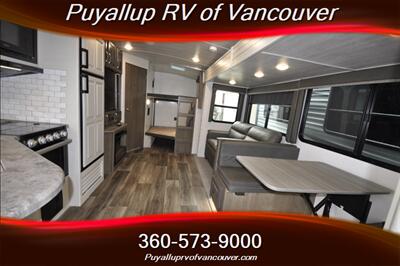 2022 KEYSTONE RV COUGAR 29BHSWE   - Photo 9 - Vancouver, WA 98682-4901