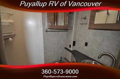 2015 WINNEBAGO NAVION 24G   - Photo 19 - Vancouver, WA 98682-4901