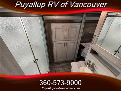 2020 KEYSTONE RV MONTANA HIGH COUNTRY 334/335BH   - Photo 17 - Vancouver, WA 98682-4901