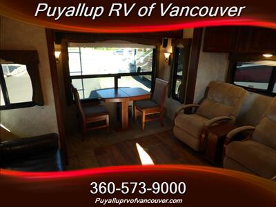 2015 KEYSTONE RV MONTANA LEGACY 3100RL   - Photo 9 - Vancouver, WA 98682-4901