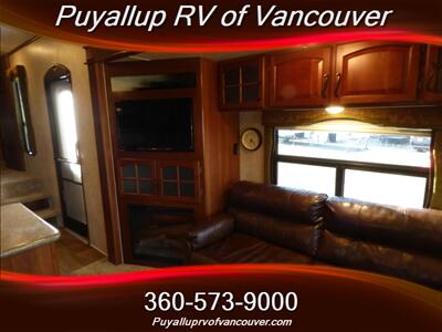 2015 KEYSTONE RV MONTANA LEGACY 3100RL   - Photo 13 - Vancouver, WA 98682-4901