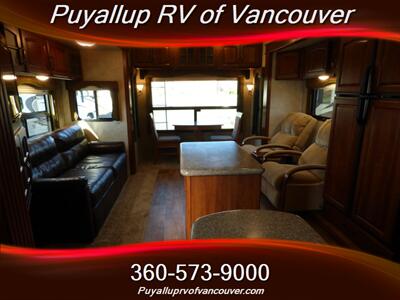 2015 KEYSTONE RV MONTANA LEGACY 3100RL   - Photo 15 - Vancouver, WA 98682-4901