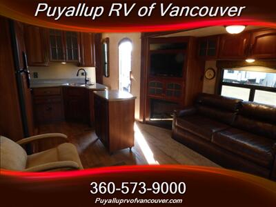 2015 KEYSTONE RV MONTANA LEGACY 3100RL   - Photo 12 - Vancouver, WA 98682-4901