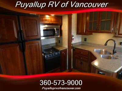 2015 KEYSTONE RV MONTANA LEGACY 3100RL   - Photo 19 - Vancouver, WA 98682-4901