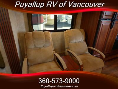 2015 KEYSTONE RV MONTANA LEGACY 3100RL   - Photo 11 - Vancouver, WA 98682-4901