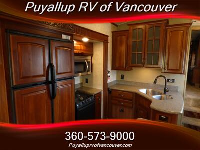 2015 KEYSTONE RV MONTANA LEGACY 3100RL   - Photo 16 - Vancouver, WA 98682-4901