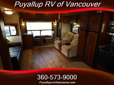 2015 KEYSTONE RV MONTANA LEGACY 3100RL   - Photo 18 - Vancouver, WA 98682-4901