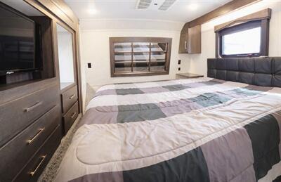 2018 Keystone Raptor 424ts - Photo 7 - Puyallup, WA 98373