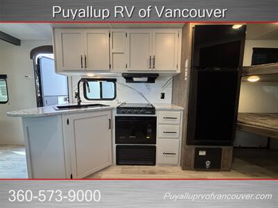 2025 KEYSTONE RV SPRINGDALE 240BHCWE   - Photo 9 - Vancouver, WA 98682-4901