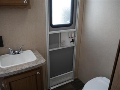 2018 Shasta Revere 32DS   - Photo 6 - Puyallup, WA 98373