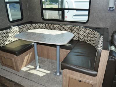 2018 Shasta Revere 32DS   - Photo 5 - Puyallup, WA 98373