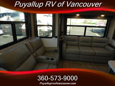 2022 KEYSTONE RV MONTANA LEGACY 3121RL   - Photo 9 - Vancouver, WA 98682-4901