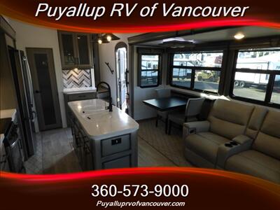 2022 KEYSTONE RV MONTANA LEGACY 3121RL   - Photo 18 - Vancouver, WA 98682-4901