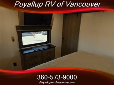 2022 KEYSTONE RV MONTANA LEGACY 3121RL   - Photo 21 - Vancouver, WA 98682-4901