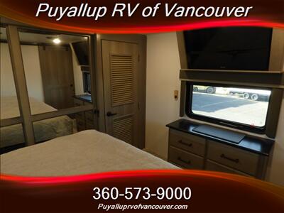 2022 KEYSTONE RV MONTANA LEGACY 3121RL   - Photo 26 - Vancouver, WA 98682-4901