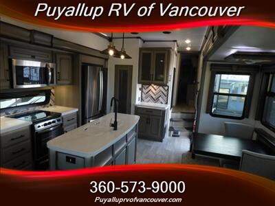 2022 KEYSTONE RV MONTANA LEGACY 3121RL   - Photo 19 - Vancouver, WA 98682-4901