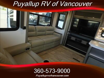 2022 KEYSTONE RV MONTANA LEGACY 3121RL   - Photo 10 - Vancouver, WA 98682-4901