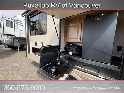 2018 FOREST RIVER ROCKWOOD 8332BS   - Photo 6 - Vancouver, WA 98682-4901