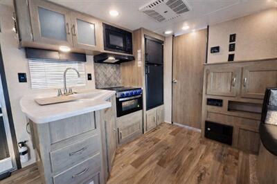 2019 Forest River PALOMINO PUMA 24FBS   - Photo 4 - Puyallup, WA 98373