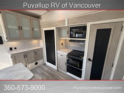 2022 FOREST RIVER IMPRESSION 320FL   - Photo 16 - Vancouver, WA 98682-4901