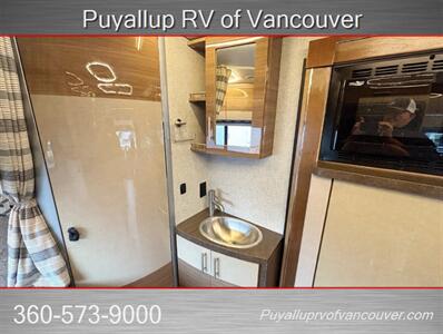 2019 WINNEBAGO NAVION 24J   - Photo 11 - Vancouver, WA 98682-4901