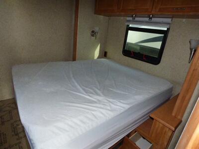 2008 Winnebago Voyage 38J   - Photo 10 - Puyallup, WA 98373