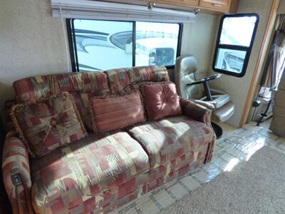 2008 Winnebago Voyage 38J   - Photo 5 - Puyallup, WA 98373