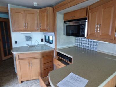 2008 Winnebago Voyage 38J   - Photo 4 - Puyallup, WA 98373