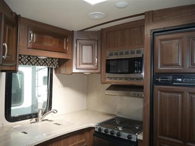 2017 Dutchmen Denali 289RK   - Photo 6 - Puyallup, WA 98373