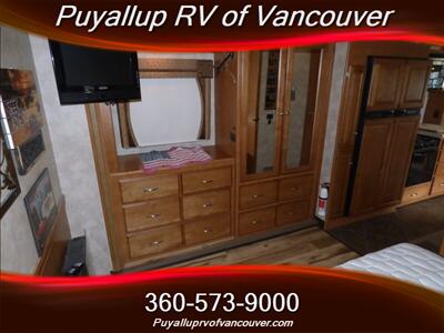 2012 WINNEBAGO ADVENTURER 32H   - Photo 11 - Vancouver, WA 98682-4901