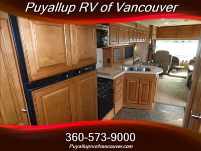 2012 WINNEBAGO ADVENTURER 32H   - Photo 12 - Vancouver, WA 98682-4901