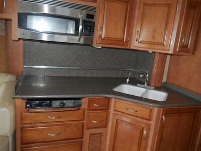 2010 Newmar Ventana 3933 - Photo 4 - Puyallup, WA 98373