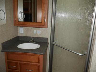 2010 Newmar Ventana 3933 - Photo 7 - Puyallup, WA 98373