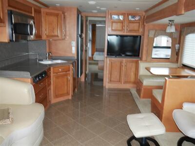 2010 Newmar Ventana 3933 - Photo 12 - Puyallup, WA 98373