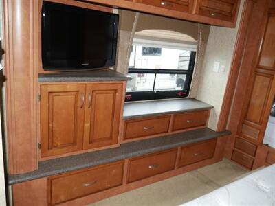 2010 Newmar Ventana 3933 - Photo 11 - Puyallup, WA 98373