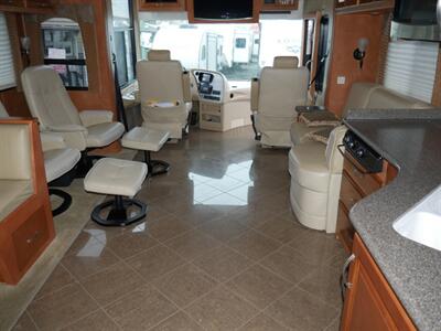 2010 Newmar Ventana 3933 - Photo 10 - Puyallup, WA 98373