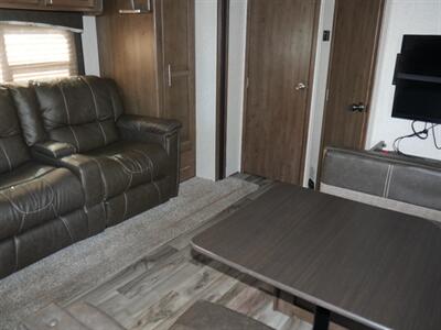 2018 Keystone Cougar 24SABWE - Photo 7 - Puyallup, WA 98373