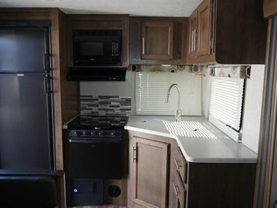 2018 Keystone Cougar 24SABWE - Photo 5 - Puyallup, WA 98373