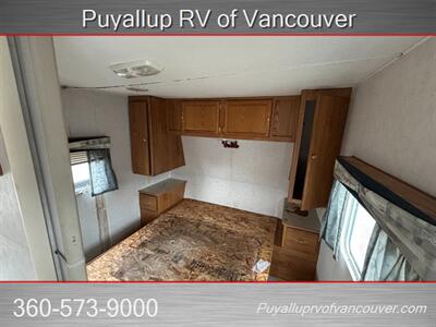 2001 FLEETWOOD 25J   - Photo 5 - Vancouver, WA 98682-4901