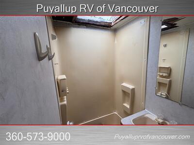 2001 FLEETWOOD 25J   - Photo 11 - Vancouver, WA 98682-4901