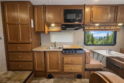 2017 Coachmen Leprechaun 230CB - Photo 4 - Puyallup, WA 98373
